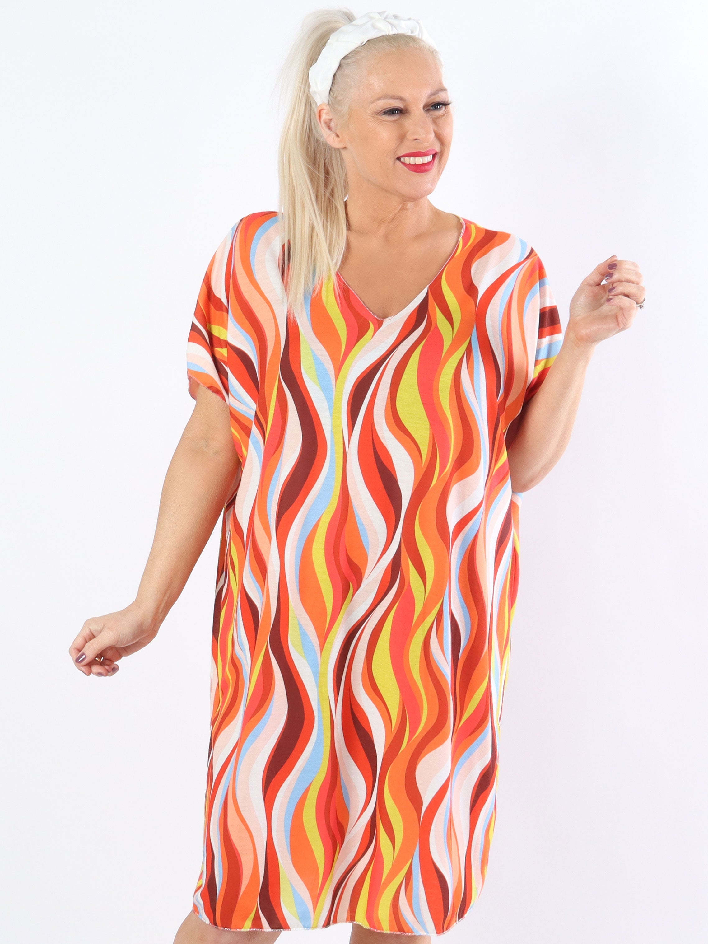 Kirsa Dress - Mjuk multicolor plus size klänning med v-ringning